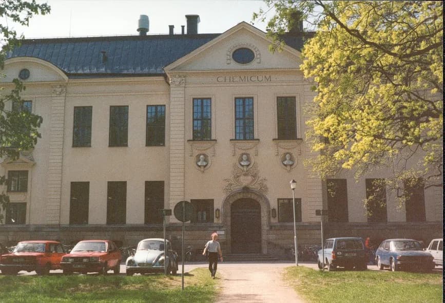 Carl Wilhelm Scheele - Uppsala University: "Gamla Chemicum" ("Old Chemicum"), the old Chemical department which is now part of the English Park Centre for the Humanities. Busts over the entrance portr