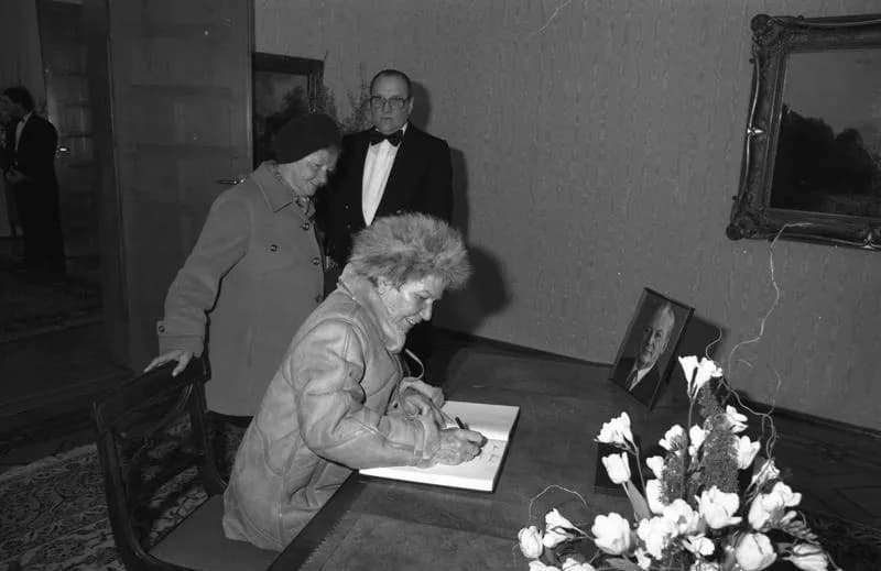 Kurt Georg Kiesinger - For documentary purposes the German Federal Archive often retained the original image captions, which may be erroneous, biased, obsolete or politically extreme. 17.3.1988
Bürger