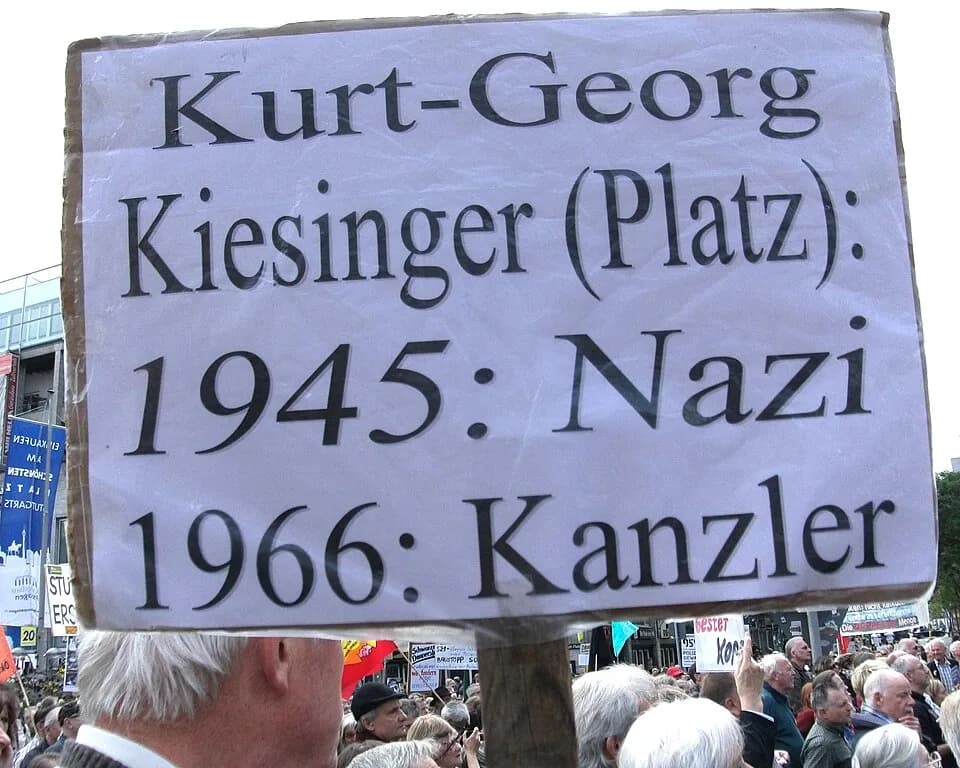 Kurt Georg Kiesinger - Protest against Stuttgart 21.
Der Kurt-Georg-Kiesinger-Platz ist ein Parkplatz
am ehemaligen Nordausgang des Stuttgarter Hauptbahnhofs