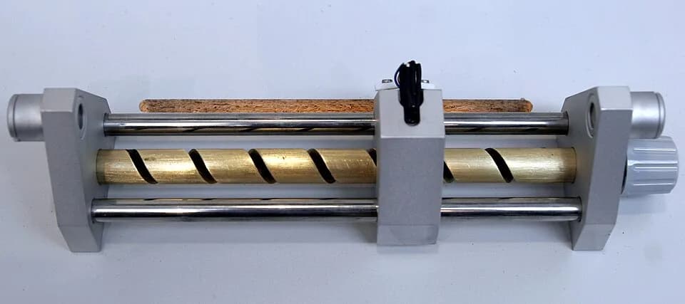 Peter Grünberg - Replicate of the first GMR Sensor (black, on top of the slider on the bench, its position between two magnets can be changed) made by Peter Grünberg. The original one is in Deutsches