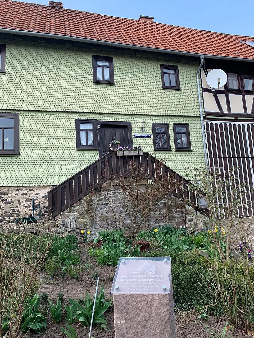 Peter Grünberg - In this house at Frischborn (today part of Lauterbach, Hesse, Germany) lived the later Nobel laureate en:Peter Grünberg during his youth
