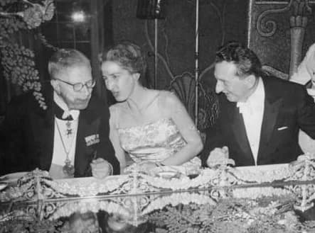 Alexander Prokhorov - The king talks with the physicist's wife Mrs. Townes and Aleksandr Prokhorov