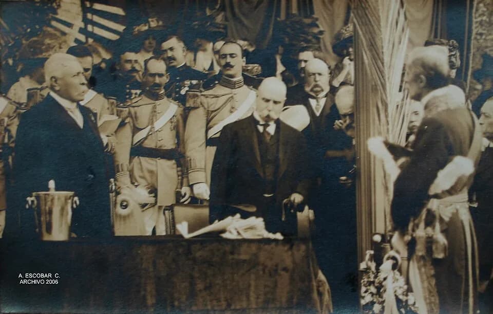 Porfirio Díaz - Mexico's hundred years of independece festivity, 1910; President Porfirio Díaz (left), Guillermo de Landa y Escandón and Enrique Creel (center).