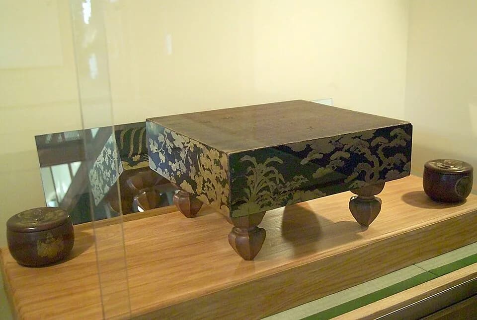 Toyotomi Hideyoshi - This maki-e go board is at the temple named Ryōgen'in 龍源院 at Daitoku-ji, Kyoto, Japan. It was used by Toyotomi Hideyoshi and Tokugawa Ieyasu. The containers to the left and right