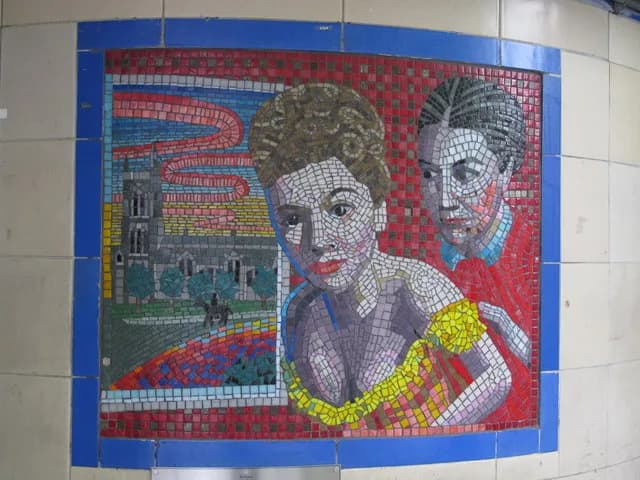Joan Fontaine - Leytonstone tube station - Hitchcock Gallery: Rebecca (1940)