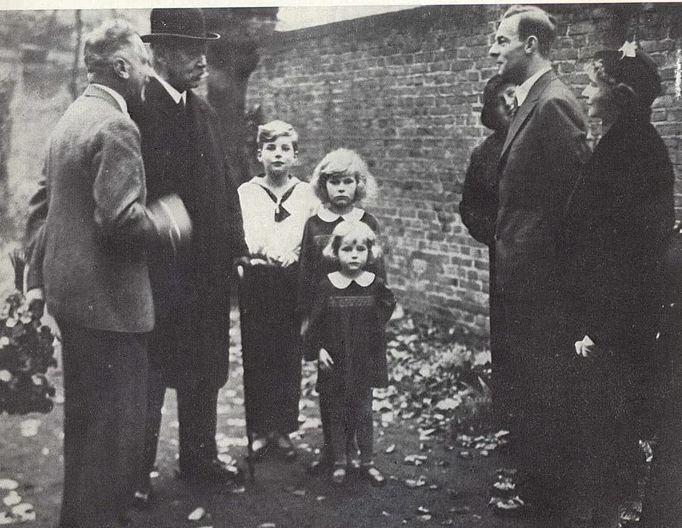 Franz von Papen - F.G. Tschirschky extending his congratulations to German Reich President von Hindenbrug on the occasion of the latter's 86th birthday in 1933. Left to right: F. von Papen (Vice-Chanc