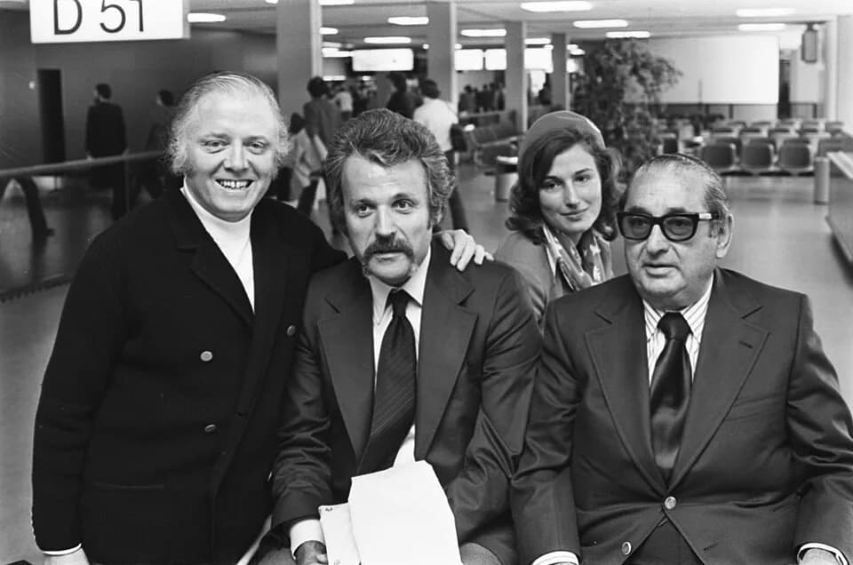 Richard Attenborough - Collectie / Archief : Fotocollectie Anefo
Reportage / Serie : De filmmakers van "Een brug te ver" komen aan op Schiphol i.v.m. de filmopnames in Nederland
Beschrijving : V.l.n.r