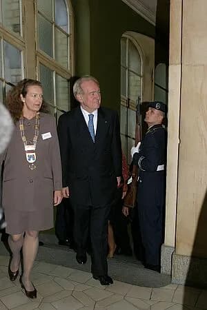 Johannes Rau - Bundespräsident Johannes Rau. Im Hintergrund ein Soldat des Wachbataillons der Bundeswehr. Bildtitel: Bund_Ronny.jpg