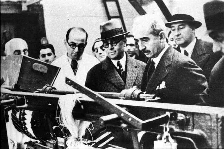 Celâl Bayar - Celâl Bayar and İsmet İnönü visiting the Bakırköy Cloth Factory.