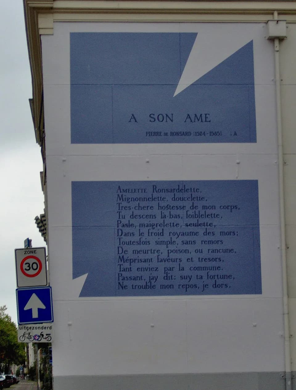 Pierre de Ronsard - The poem A son âme of the French poet Pierre de Ronsard on the wall of the building at the corner between the Oude Singel and the Klokpoort in Leiden, The Netherlands. This poem wa