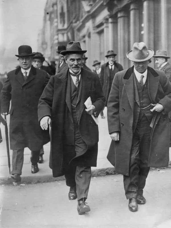 Ramsay MacDonald - For documentary purposes the German Federal Archive often retained the original image captions, which may be erroneous, biased, obsolete or politically extreme. Sie werden in den nä