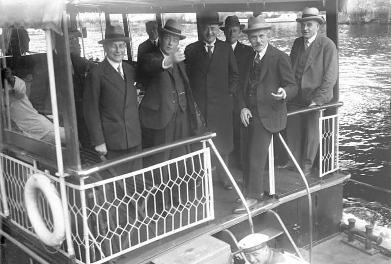 Ramsay MacDonald - For documentary purposes the German Federal Archive often retained the original image captions, which may be erroneous, biased, obsolete or politically extreme. Dampferausflug der R