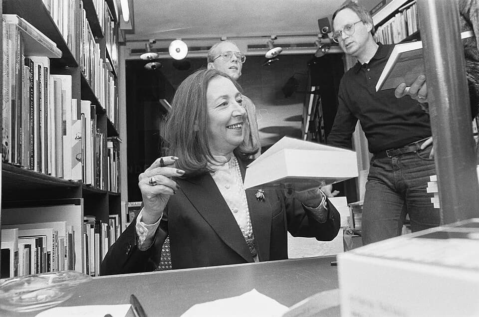 Oriana Fallaci - Collectie / Archief : Fotocollectie Anefo
Reportage / Serie : [ onbekend ]
Beschrijving : Vanavond heeft de wereldberoemde journaliste Oriana Fallaci in Atheneum Boekhandel in Amsterd