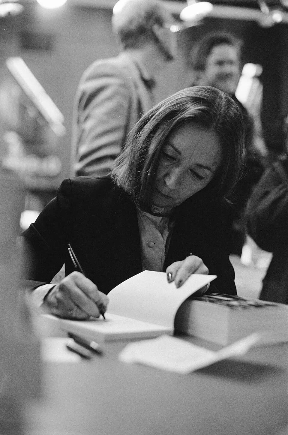 Oriana Fallaci - Collectie / Archief : Fotocollectie Anefo
Reportage / Serie : [ onbekend ]
Beschrijving : Vanavond heeft de wereldberoemde journaliste Oriana Fallaci in Atheneum Boekhandel in Amsterd