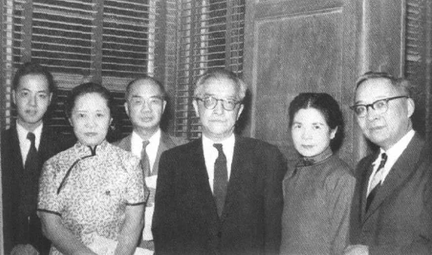 Tsung-Dao Lee - (from left to right) Tsung-Dao Lee, Chien-Shiung Wu, Chen Qibao, Hu Shih, Lan Rujuan (Chen Qibao's wife) and Paul Kwang Tsien Sih