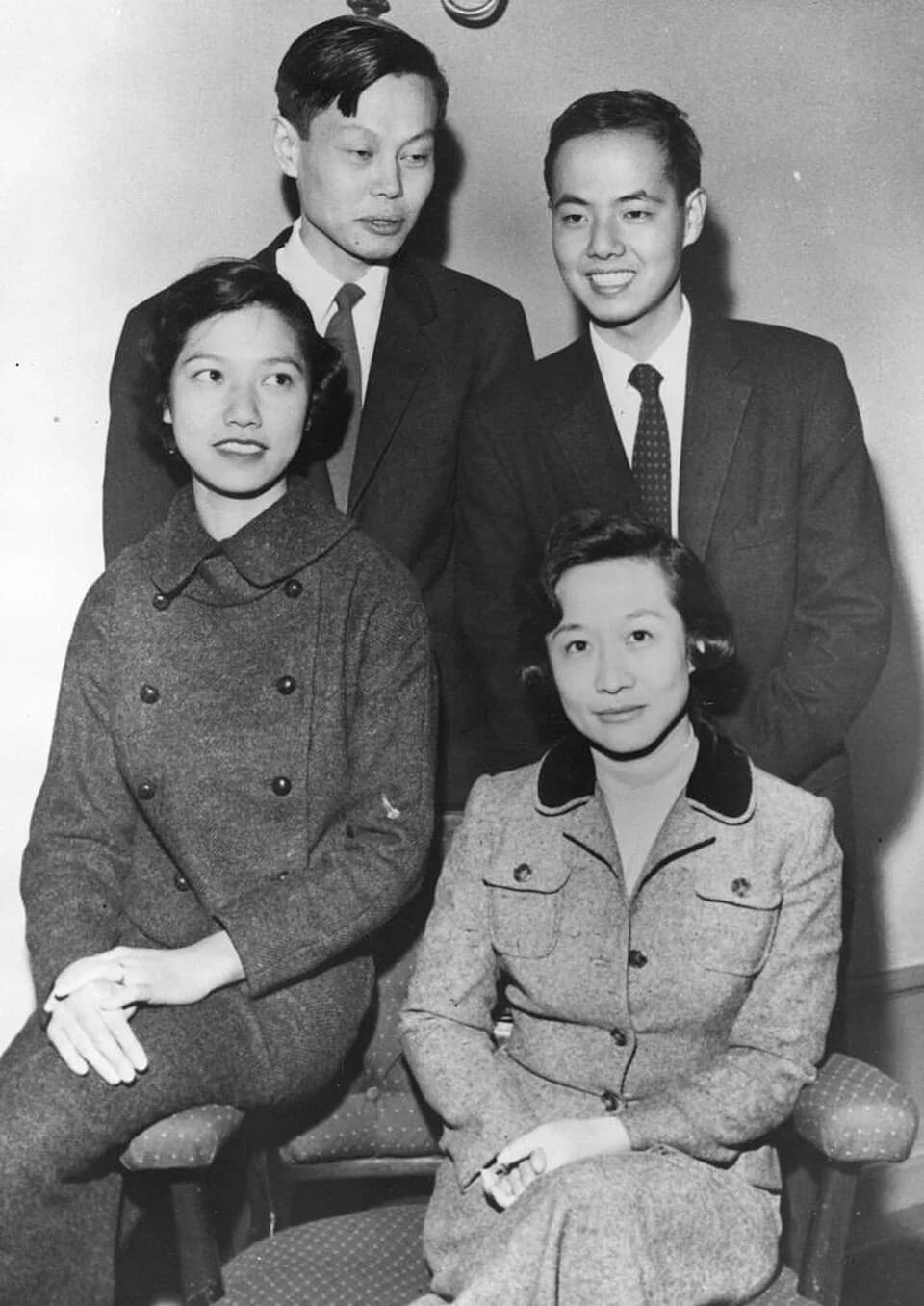 Tsung-Dao Lee - Professor Chen Ning Yang of the USA and Professor Tsung Dao Lee of China, who share the 1957 Nobel Prize for Physics, with their wives on arrival in Stockholm for the presentation cere