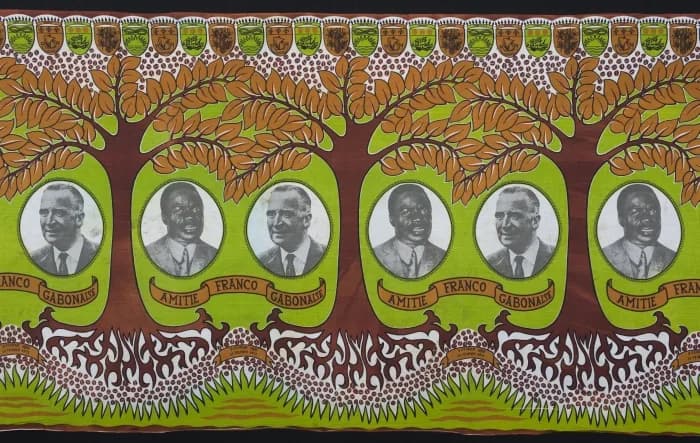 Omar Bongo - De doek is gedrukt ter gelegenheid van het bezoek van president Pompidou van Frankrijk aan zijn collega president Bongo van Gabon in februari 1971. Van 3 tot en met 12 februari bracht Pom
