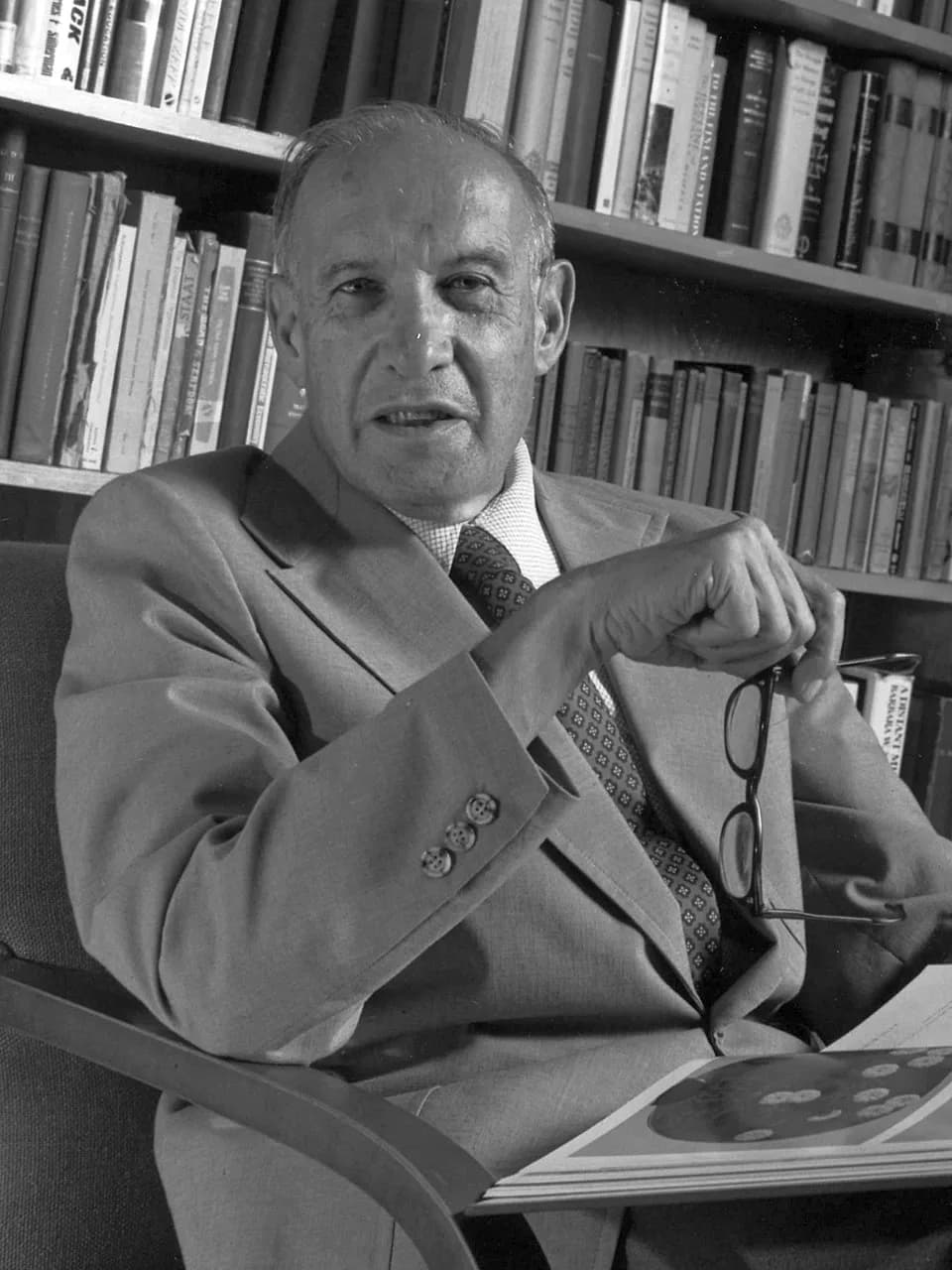 Peter Drucker - Peter F. Drucker, padre de la administración moderna.