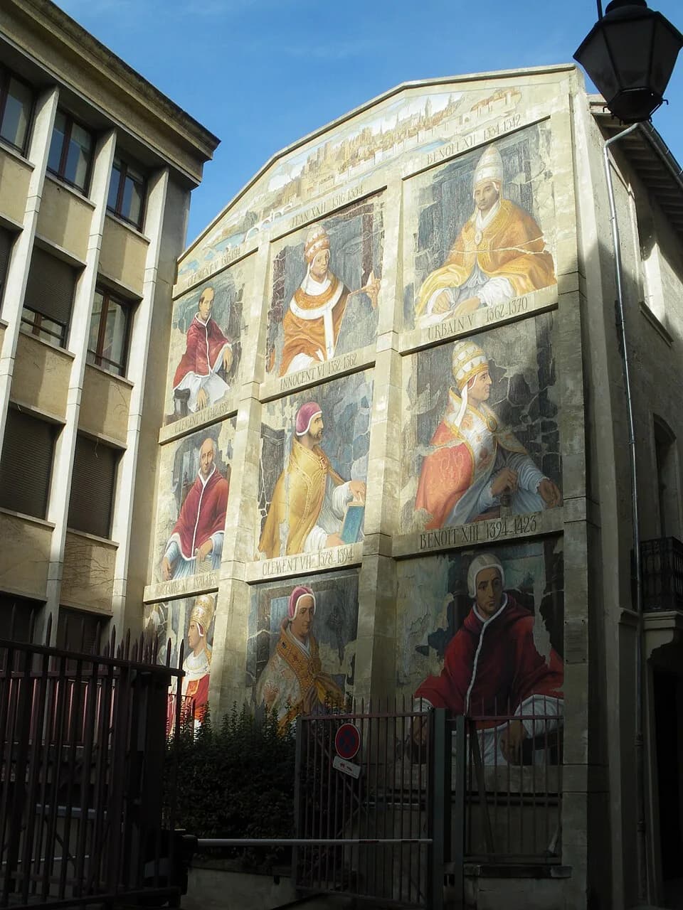 Benedict XII - Les 9 portraits des Papes Avignonais, rue Dorée à Avignon