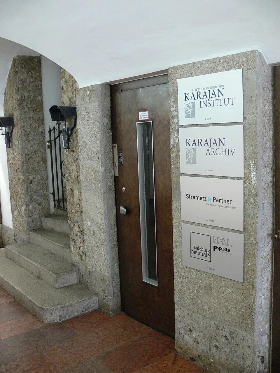Herbert von Karajan - Karajan-Institut und Karajan-Archiv, Getreidegasse, Salzburg