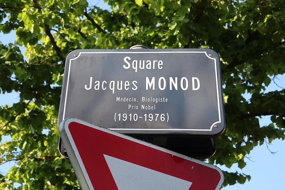 Jacques Monod - Plaque de rue à Rennes.