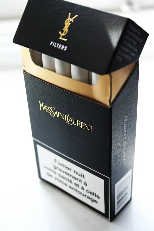 Yves Saint Laurent - Paquet de cigarettes Yves Saint Laurent