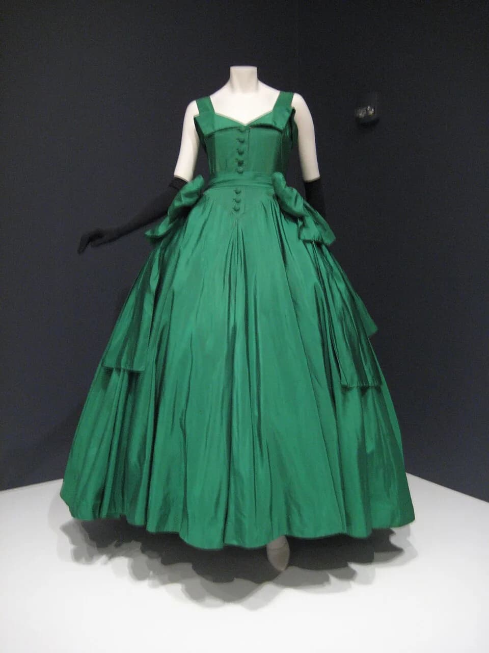 Christian Dior - Christian Dior evening dress of 1954 on exhibit at the Indianapolis Museum of Art