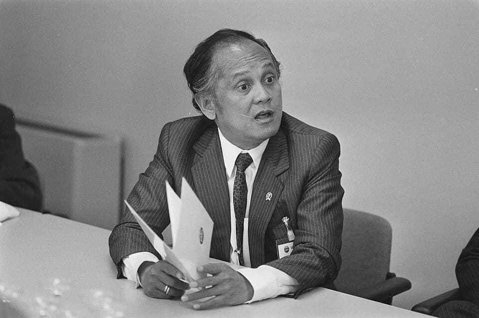 B. J. Habibie - Collectie / Archief : Fotocollectie Anefo
Reportage / Serie : [ onbekend ]
Beschrijving : Persconferentie Indonesische Minister voor Onderzoek en Technologie Habibie (bij Fokker)
Datum