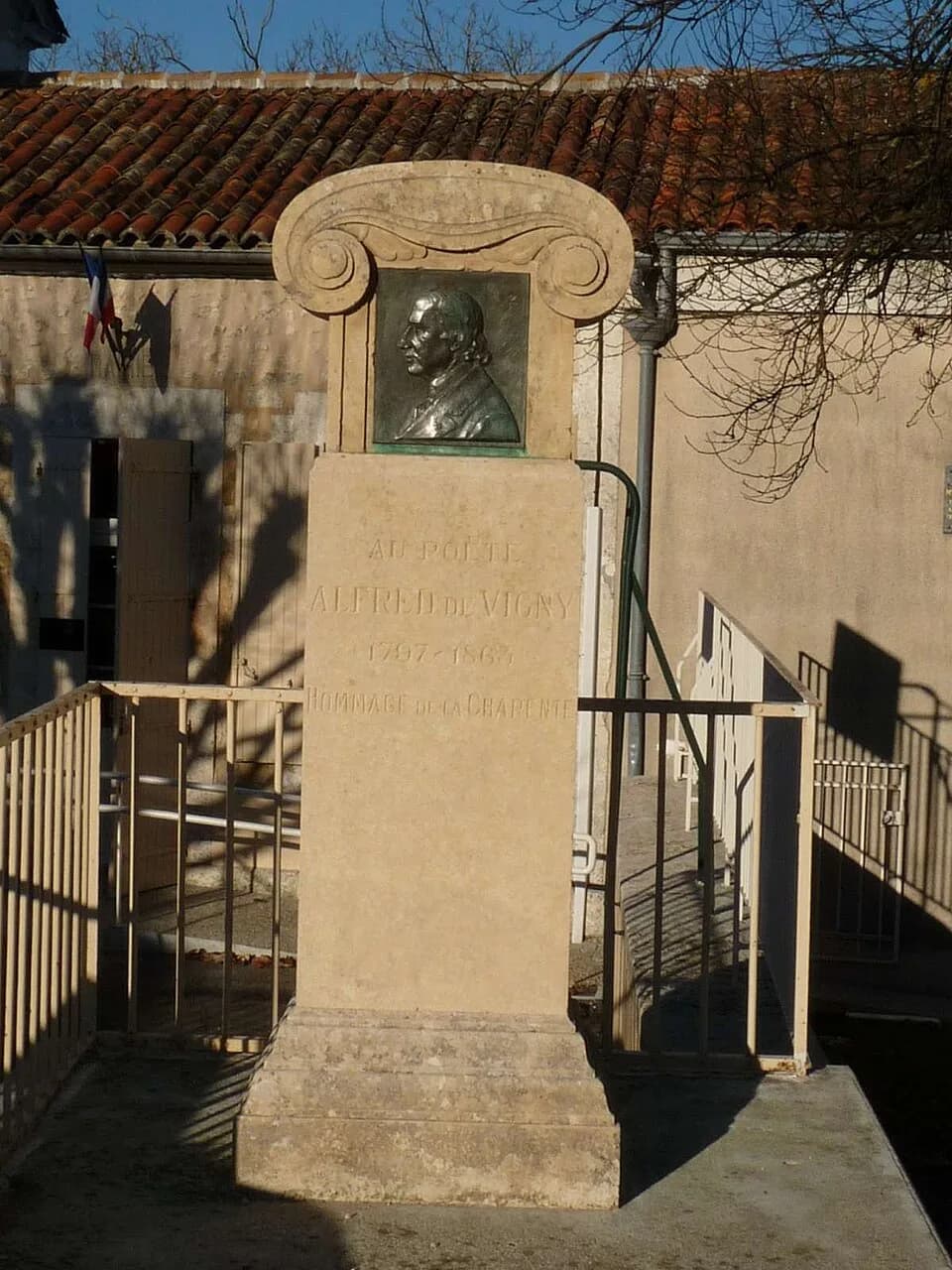 Alfred de Vigny - buste d'Alfred de Vigny devant la mairie, Champagne-Vigny (Champagne-de-Blanzac), Charente, France