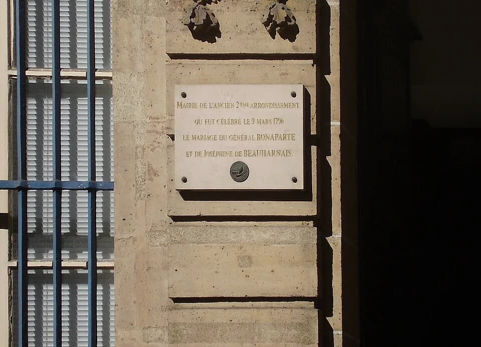 Joséphine de Beauharnais - 18th c. hôtel de Mondragon (3 rue d'Antin, Paris II.) have been the town hall of Paris 2d arrondissement (and is now a bank). Thus, it has hosted the weddings of Napoléon Bo