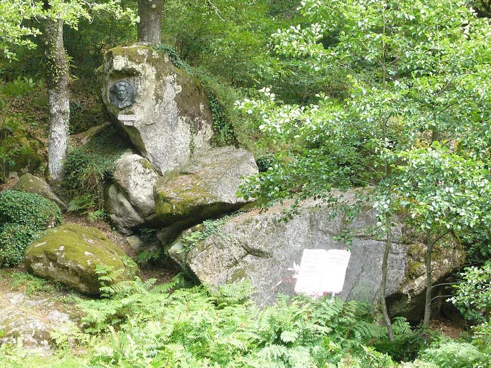 Jean-Baptiste Camille Corot - Médaillon en bronze à l'effigie du peintre Corot au site Corot (Saint-Junien, Haute-Vienne, France)