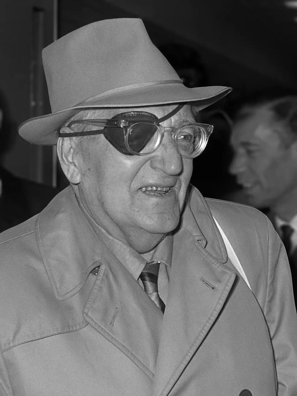 Fritz Lang - Filmregisseurs Fritz Lang ( 79 jaar ) arriveert op Schiphol
10 april 1969