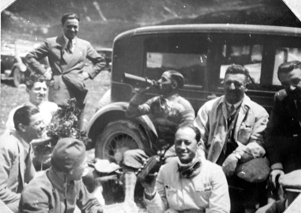 Enzo Ferrari - The racecar drivers Tazio Nuvolari (5th from left), Luigi Arcangeli (6th) and Enzo Ferrari (7th) of Alfa Romeo with Prospero Gianferrari (1st)