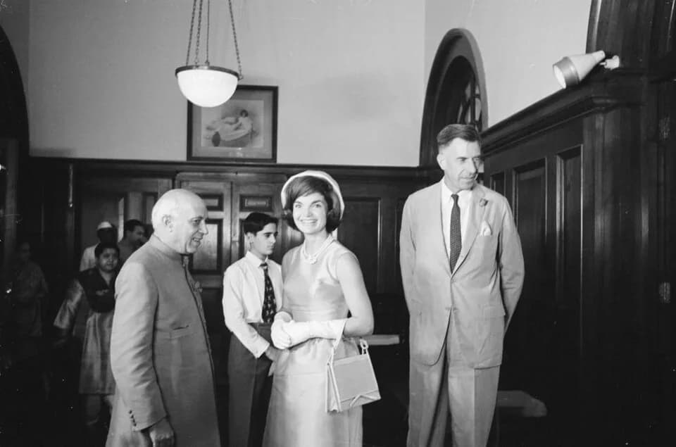 John Kenneth Galbraith - First Lady Jacqueline Kennedy visits with Prime Minister of India, Jawaharlal Nehru (left), and United States Ambassador to India, John Kenneth Galbraith (right), at the Prime