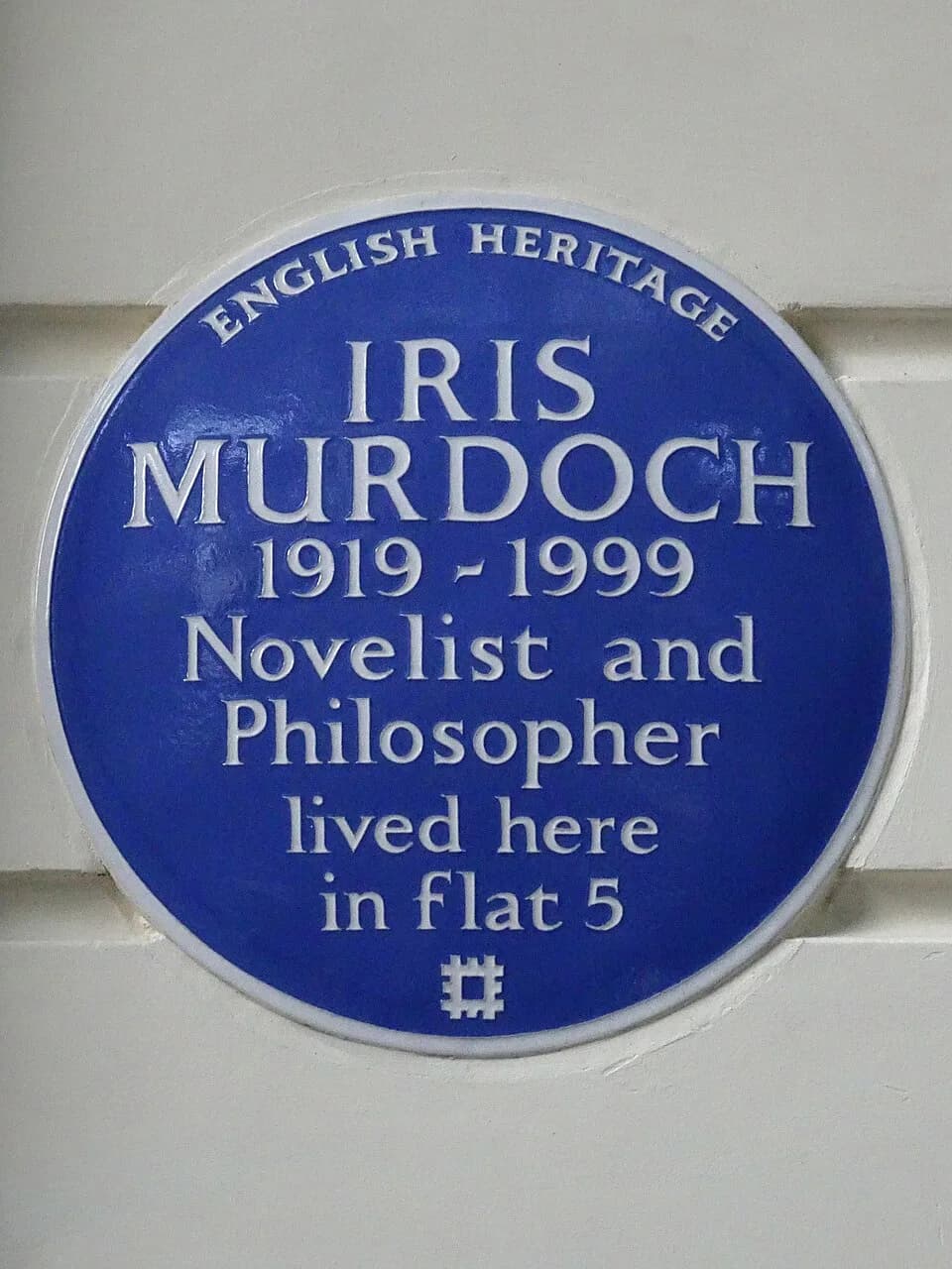 Iris Murdoch - Blue plaque erected in 19-06-2024 by English Heritage at 29 Cornwall Gardens, South Kensington, SW7 4AP "IRIS MURDOCH 1919–1999 Novelist and Philosopher lived here in flat 5"
