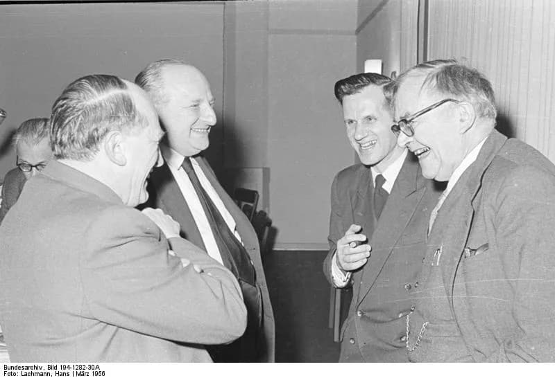 Karl Barth - For documentary purposes the German Federal Archive often retained the original image captions, which may be erroneous, biased, obsolete or politically extreme. Ev. Gesellschaft
Jahresta