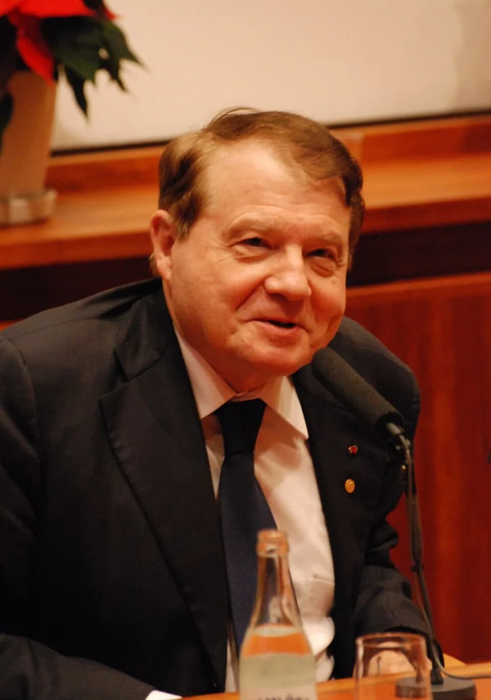 Luc Montagnier - Luc Montagnier, Nobel Prize Laureate for Physiology or Medicine 2008, at a press conference at the Karolinska in Solna