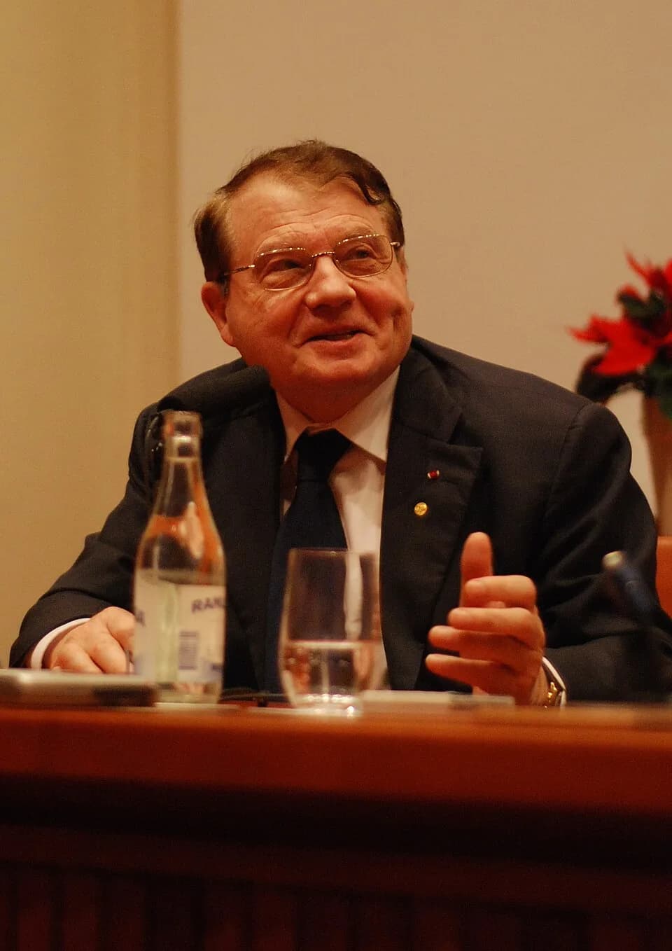Luc Montagnier - Luc Montagnier, Nobel Prize Laureate for Physiology or Medicine 2008, at a press conference at the Karolinska in Solna