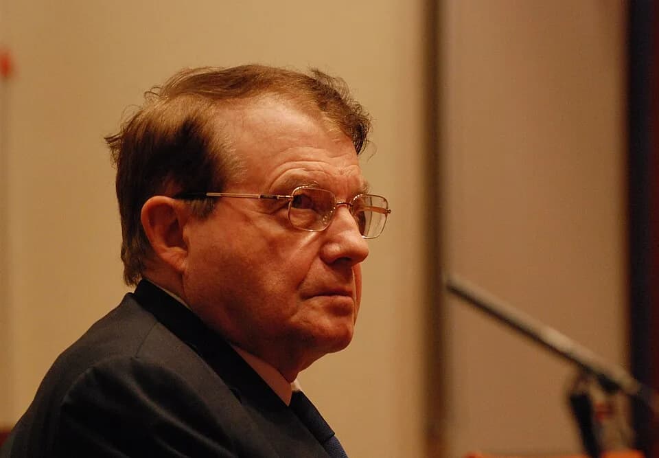 Luc Montagnier - Luc Montagnier, Nobel Prize Laureate for Physiology or Medicine 2008, at a press conference at the Karolinska in Solna
