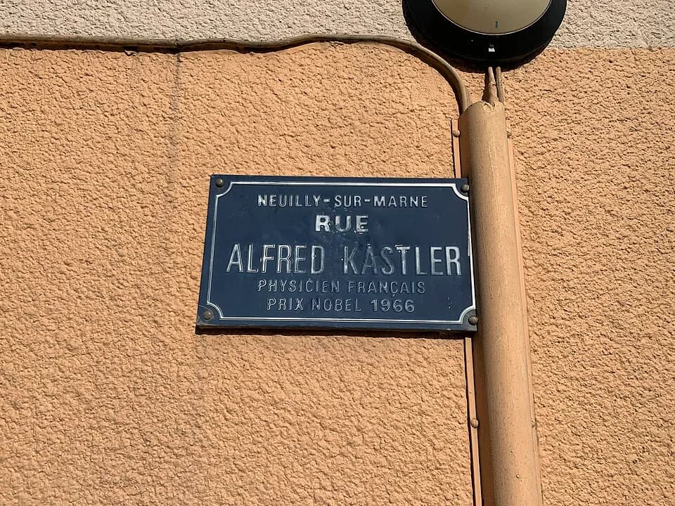 Alfred Kastler - Plaque de la rue Alfred Kastler, Neuilly-sur-Marne.