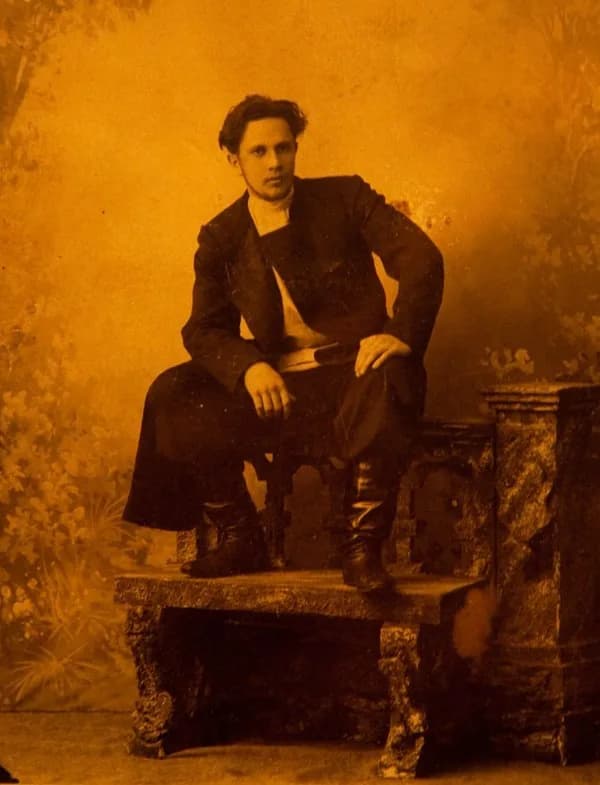 Aleksey Tolstoy - Фото Алексея Николаевича Толстого в молодости. Музей-усадьба А.Н. Толстого. Самара