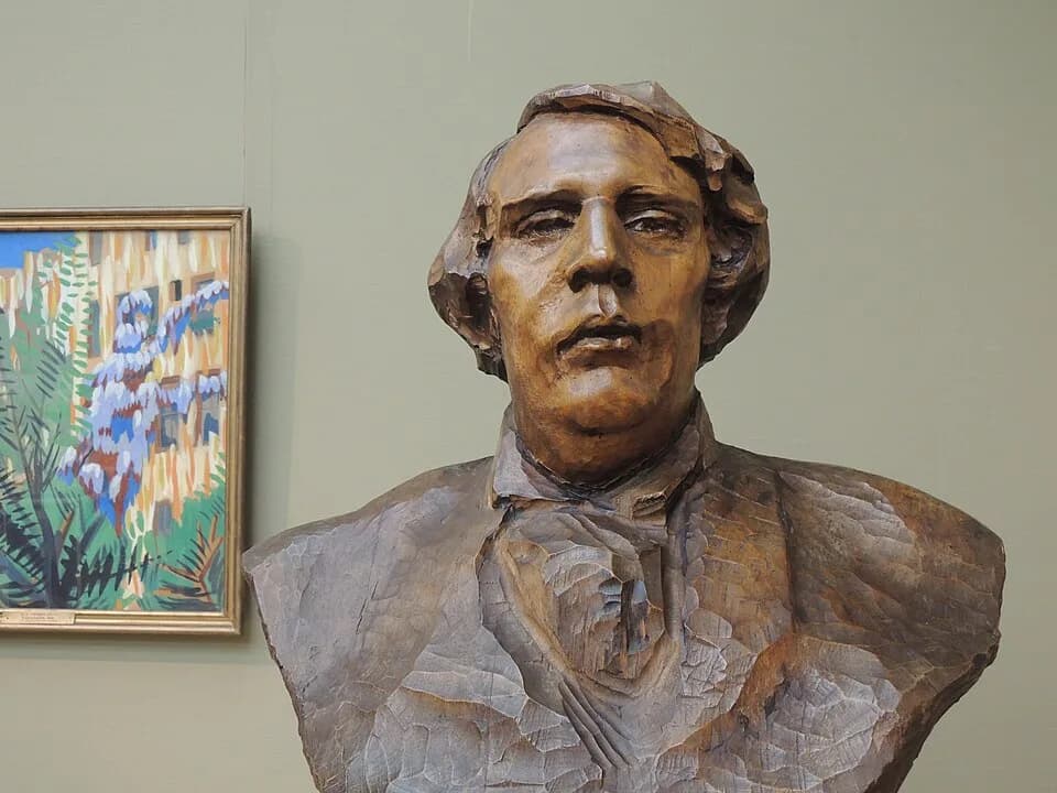 Aleksey Tolstoy - "Портрет А.Н. Толстого". Скульптор Анна Голубкина.  Тонированное дерево. 1911. ГТГ.
