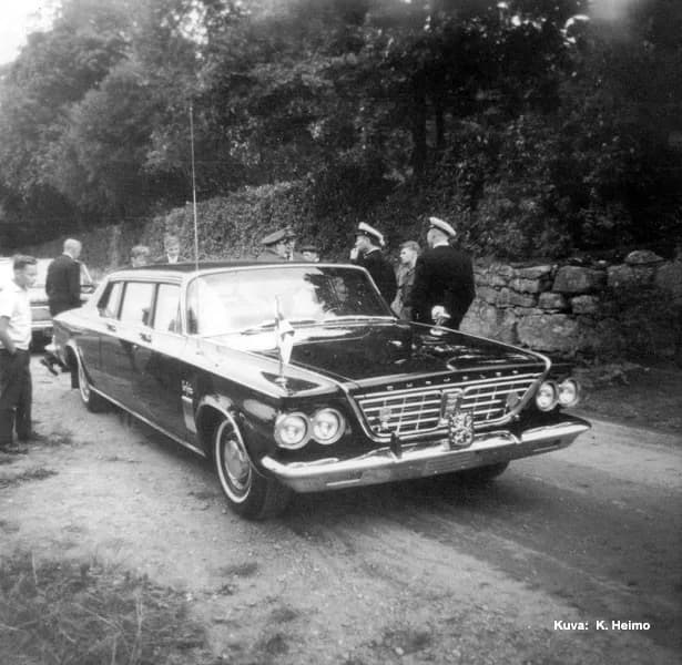 Urho Kekkonen - Halikon raivaajapatsas paljastettiin 25.8.1963 kirkonmäellä. Kutsuvieraina paikalla oli mm. tasavallan presidentti Urho Kekkonen ja rouva Sylvi Kekkonen. Patsaan on tehnyt kuvanveistäj