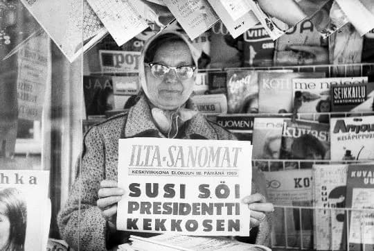 Urho Kekkonen - Fingerpori-tyyppistä otsikointia Ilta-Sanomissa vuonna 1965: ”SUSI SÖI PRESIDENTTI KEKKOSEN [PORON].”