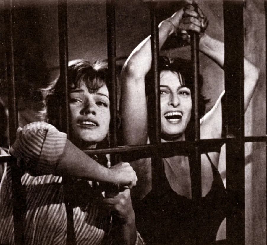 Anna Magnani - Cristina Gajoni and Anna Magnani in the film Nella città l'inferno (1959).