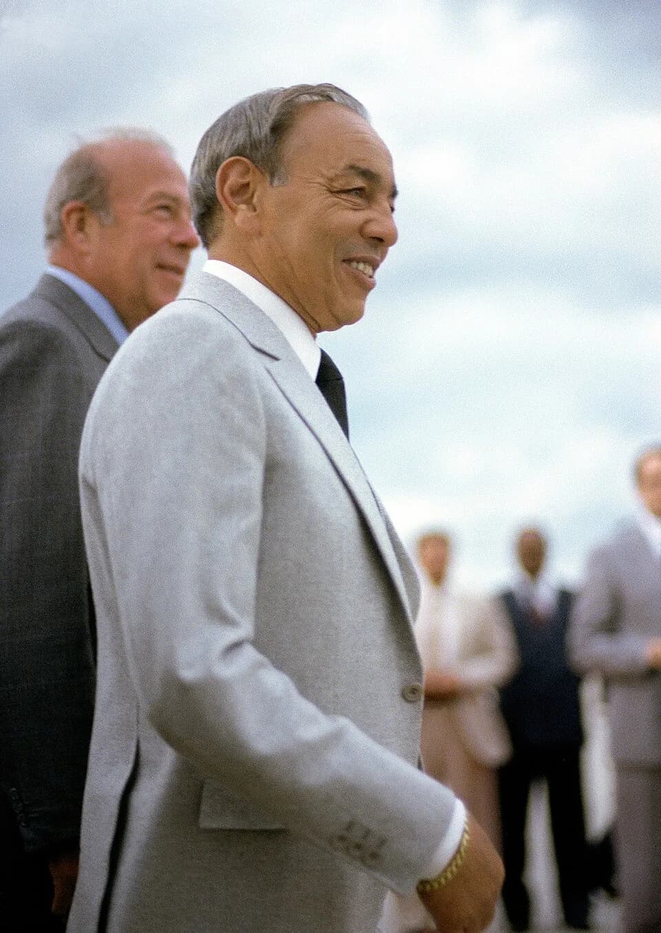 Hassan II - King Hassan of MOROCCO arrives for a visit to Washington D.C. 
Location: ANDREWS AIR FORCE BASE, MARYLAND (MD) UNITED STATES OF AMERICA (USA)