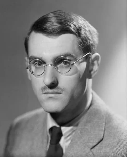 Jean Anouilh - Jean Anouilh photographié par le studio Harcourt en 1940.