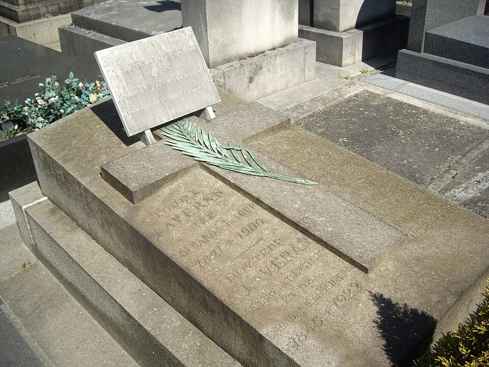 Charles Louis Alphonse Laveran - Tombe d'Alphonse Laveran, cimetière du Montparnasse, division 17 (petit cimetière).