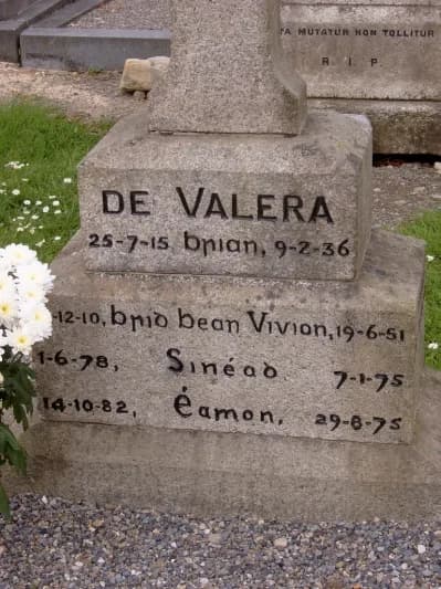 Éamon de Valera - Eamon de Valera's grave - closeup. My image.