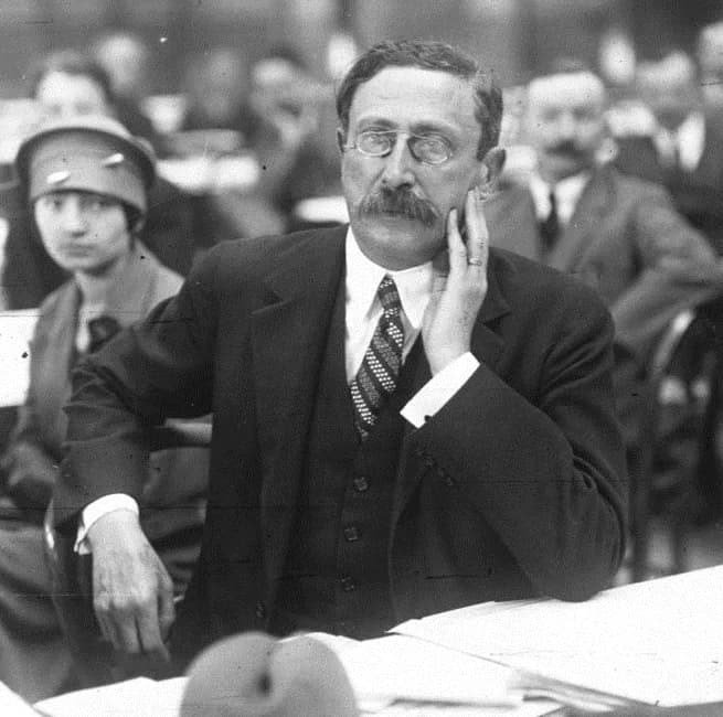 Léon Blum - Léon Blum au gymnase Japy, lors du congrès socialiste de 1925.